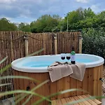 Tinyhouse 2 Pers Met Prive Hottub Мерссен