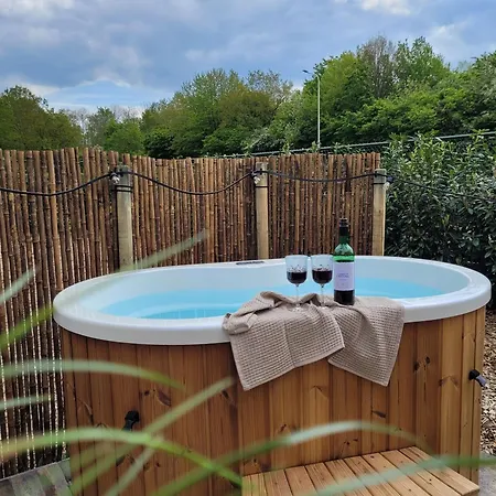 Tinyhouse 2 Pers Met Prive Hottub メールッセン