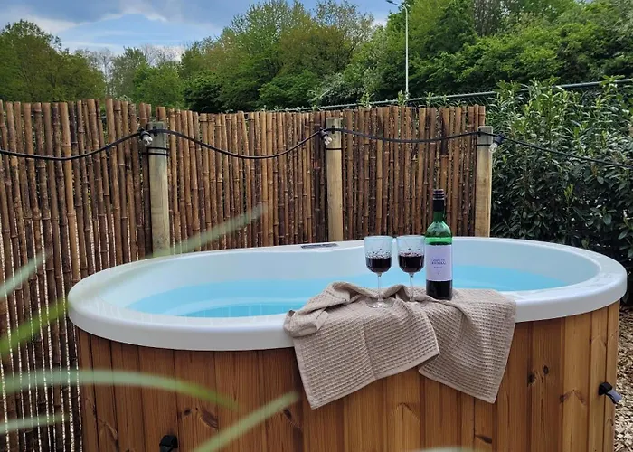 Tinyhouse 2 Pers Met Hottub Meerssen