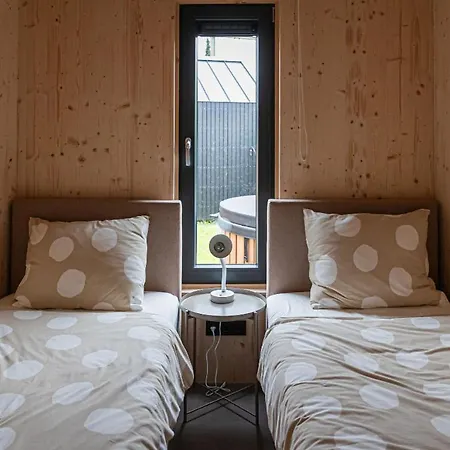 Tinyhouse 2 Pers Met Hottub Hébergement de vacances *