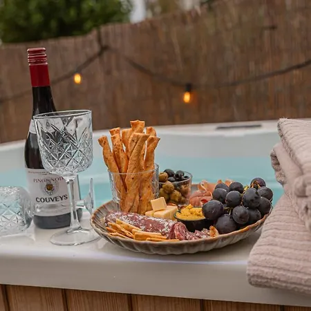 Tinyhouse 2 Pers Met Hottub Hébergement de vacances Meerssen